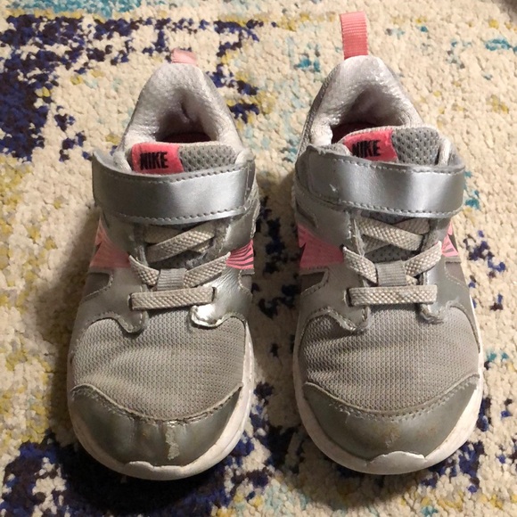 🧜🏼‍♀️3 for $15 listing!🧜🏼‍♀️ Nike sneakers - Picture 4 of 7